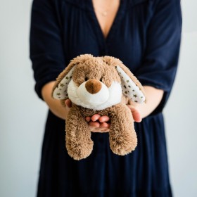 Peluche chauffante lapin marron et blanc